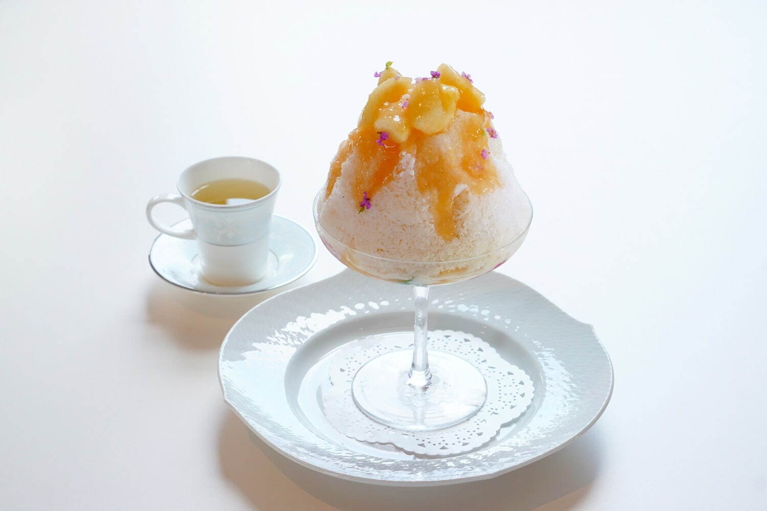 白桃×アールグレイ風味練乳の新感覚かき氷、デザートカフェ長楽館で｜写真1