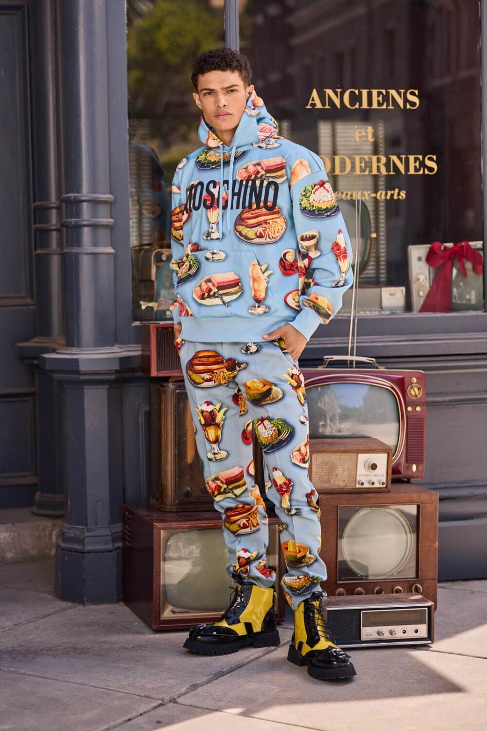モスキーノ(MOSCHINO) 2022年春夏ウィメンズ&メンズコレクション