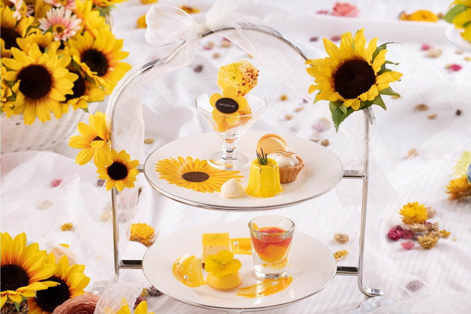 アニヴェルセルカフェ みなとみらい横浜の限定ひまわりスイーツ＆ドリンク、アフタヌーンティープランも