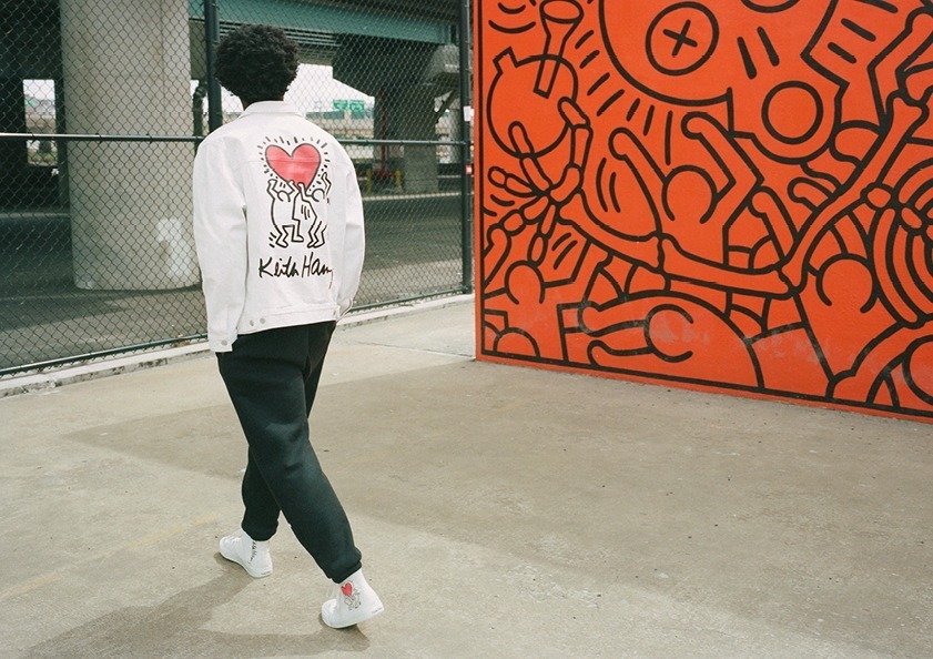 H&M×キース・ヘリング - メンズグラフィックTシャツやカラフル総柄シャツ、スニーカーも｜写真3