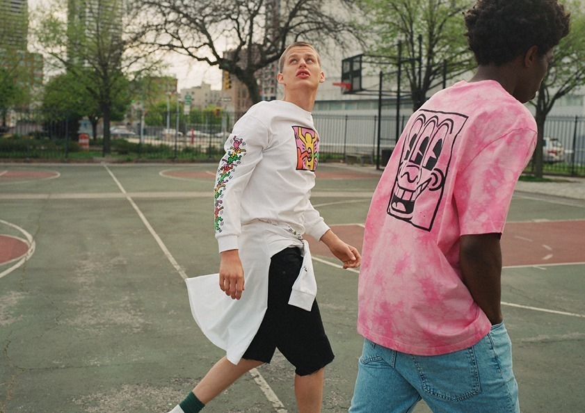 H&M×キース・ヘリング - メンズグラフィックTシャツやカラフル総柄シャツ、スニーカーも｜写真4