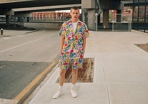 H&M×キース・ヘリング - メンズグラフィックTシャツやカラフル総柄シャツ、スニーカーも｜写真1