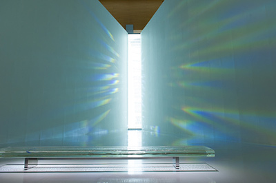 「吉岡徳仁－クリスタライズ」 - 薔薇を結晶化した新作「Rose」