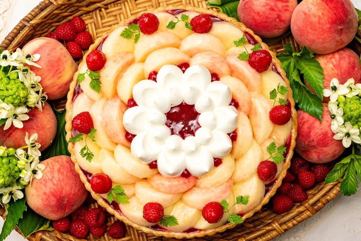 キル フェ ボンの限定ピーチタルト、ピーチメルバやショートケーキなどをイメージした全8種