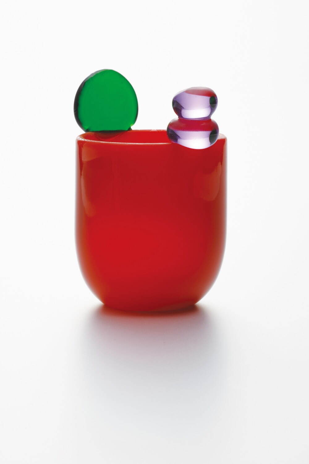 オイヴァ・トイッカ《「ポムポム」花瓶》1968年、ヌータヤルヴィガラス製作所、コレクション・カッコネン蔵、Photo/Rauno Träskelin