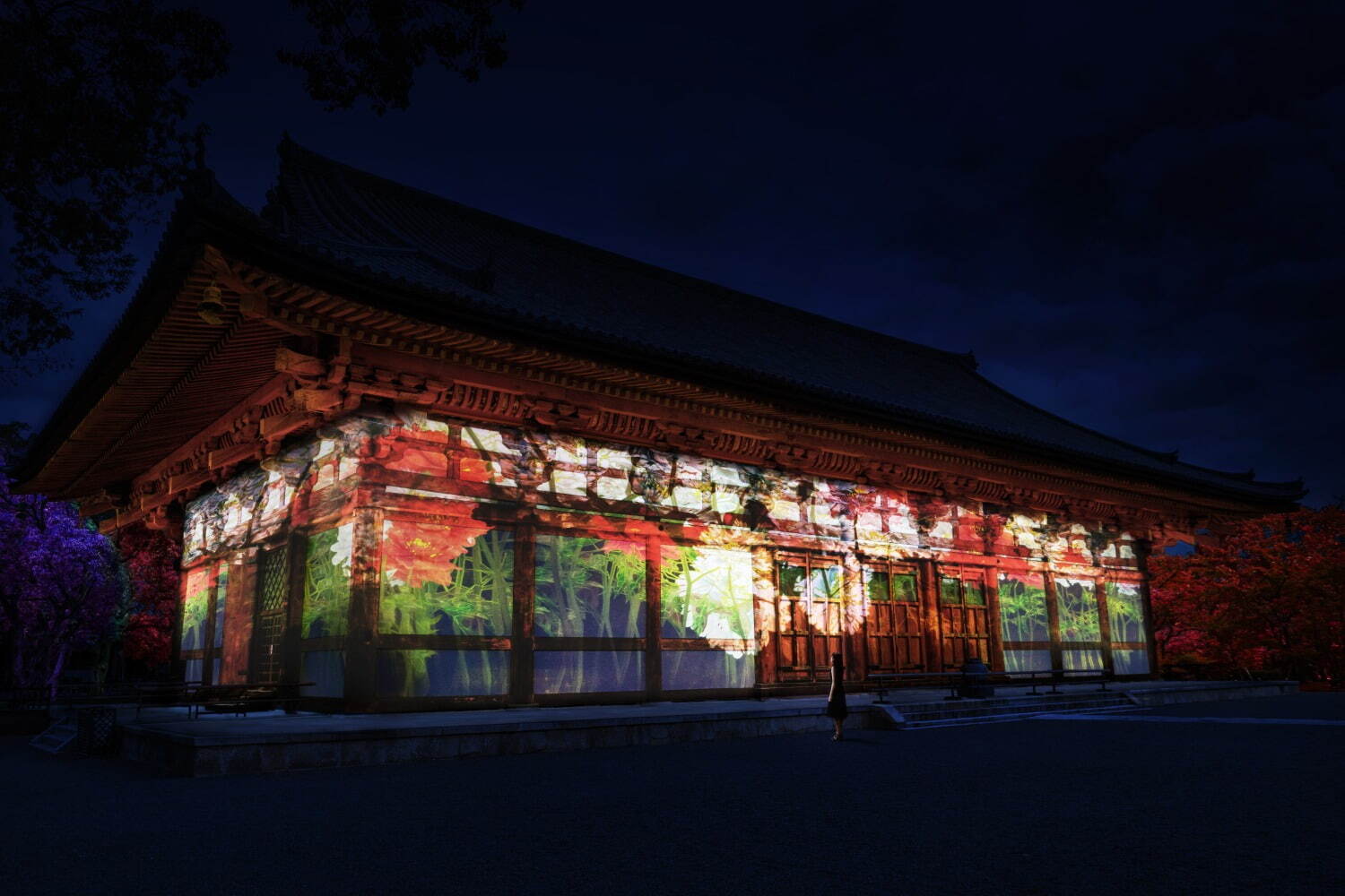 京都 東寺でチームラボ 光のアート イベント 人と光と音が連なる幻想的空間 ファッションプレス