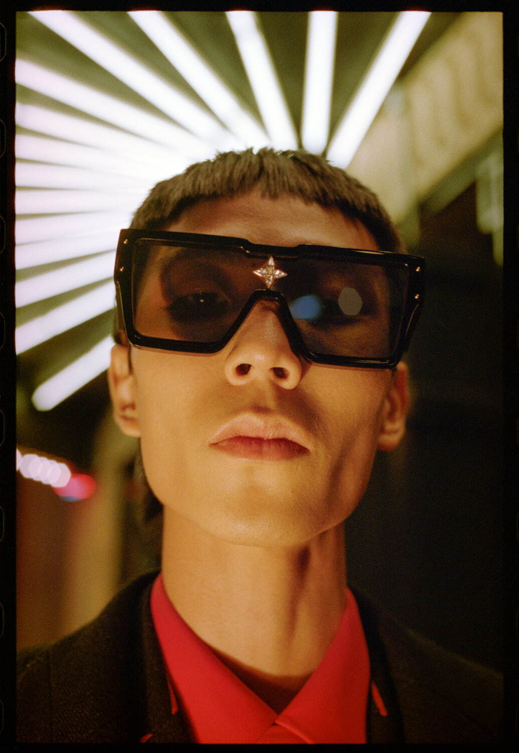 ルイ・ヴィトンの新作メンズサングラス、クリスタルのモノグラム 