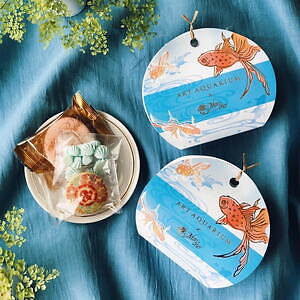 金魚 模様の堂島ロール 金魚 型ゼリー入り モンシェールと大阪 アートアクアリウム展がコラボ ファッションプレス