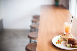 葉山森戸海岸に ダブルサンドイッチ サンデージャムのw Factoryプロデュース ファッションプレス