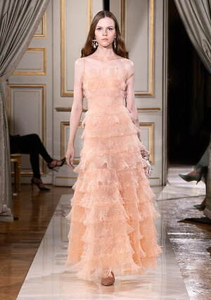 ジョルジオ アルマーニ プリヴェ(GIORGIO ARMANI PRIVÉ) 2021-22年秋冬ウィメンズコレクション  - 写真31