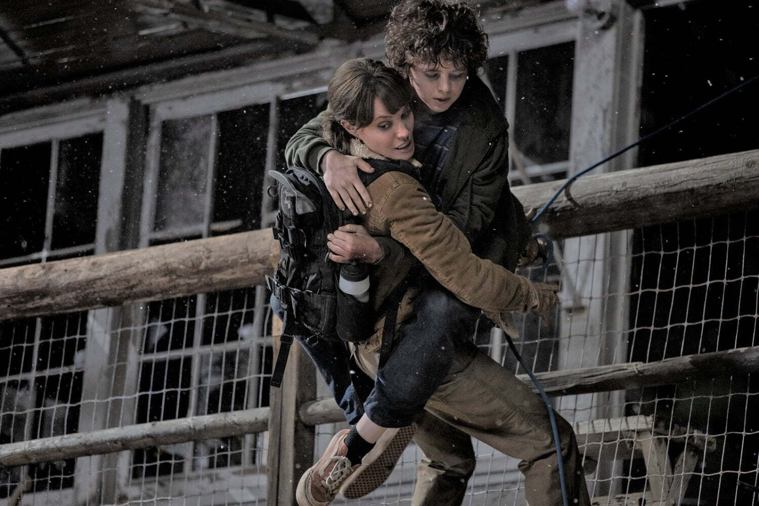 映画『モンタナの目撃者』アンジェリーナ・ジョリー主演、暗殺者×未曾有の山火事から少年を守る