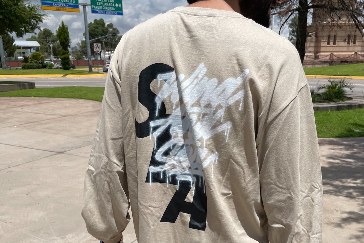 グラフィックデザイン｜ウィンダンシー新作Tシャツ"落書き"風ペイント×SEAロゴ、リカルド・ゴンザレスとコラボ