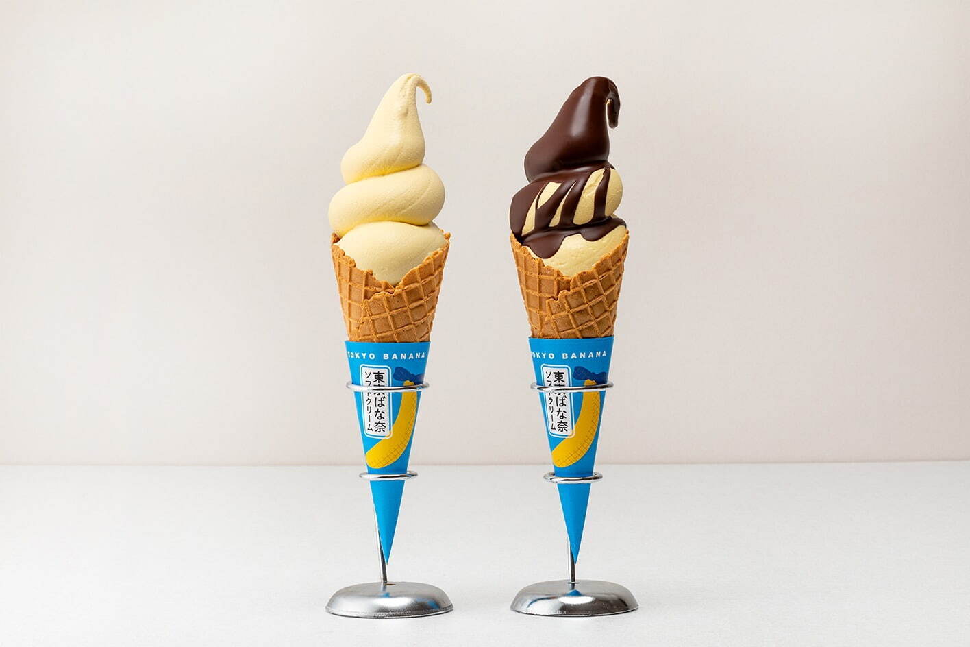 東京ばな奈ソフトクリーム
ばな奈味 450円、チョコがけばな奈味 490円