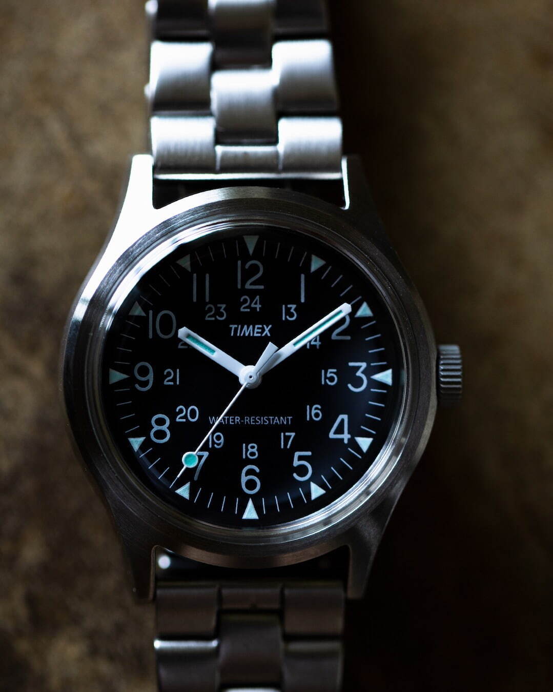 ビームス×タイメックスのコラボ腕時計、特注ステンレスバンド採用のミリタリーウォッチ｜写真4