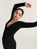 カルティエの新作ハイジュエリー、“パンテール”着想ネックレスや“ピーコック色”リング｜写真19