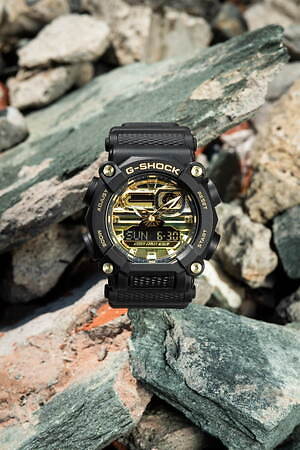 G-SHOCK“工業デザイン”モチーフの腕時計「GA-900」新色、輝くゴールド ...