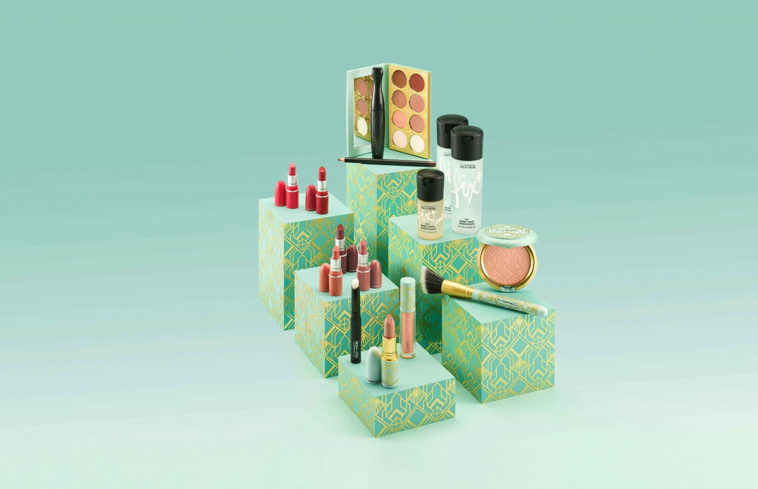 M·A·C“スター製品”だらけのメイクアップコフレ、限定色入り8色アイパレのアイメイクキット｜写真2