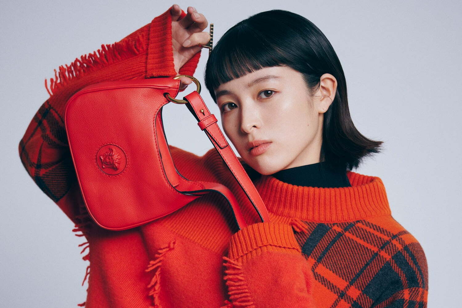 ヴェルサーチェ「ラ メドゥーサ」美の象徴“メドゥーサ”を配した新作ホーボーバッグ