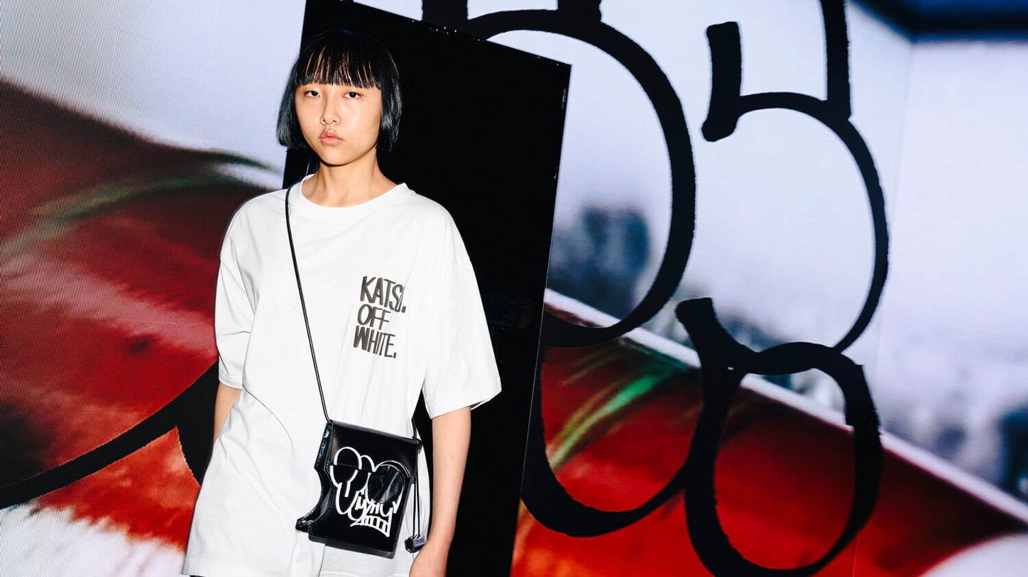 オフ-ホワイトの新作、グラフィックを乗せたTシャツや穴あき