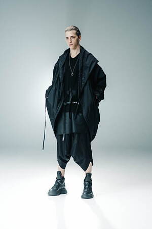 ユリウス(JULIUS) 2022年春夏ウィメンズ&メンズコレクション  - 写真23