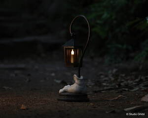 スタジオジブリ作品『千と千尋の神隠し』“道案内のランプ”がインテリアに、セイコーの腕時計も｜写真3