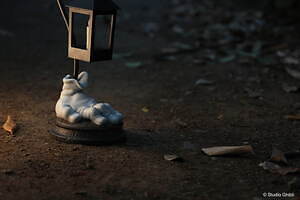 スタジオジブリ作品『千と千尋の神隠し』“道案内のランプ”がインテリアに、セイコーの腕時計も｜写真1