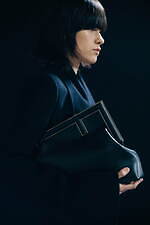 フェンディ、キム・ジョーンズ手掛ける秋冬シーズンの新作バッグ＆シューズ“F”ロゴを大胆に配して｜写真22