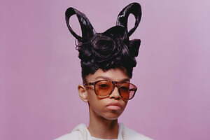 JW アンダーソン×ペルソールのサングラス、鮮やかミックスカラーの「649」と「0009」