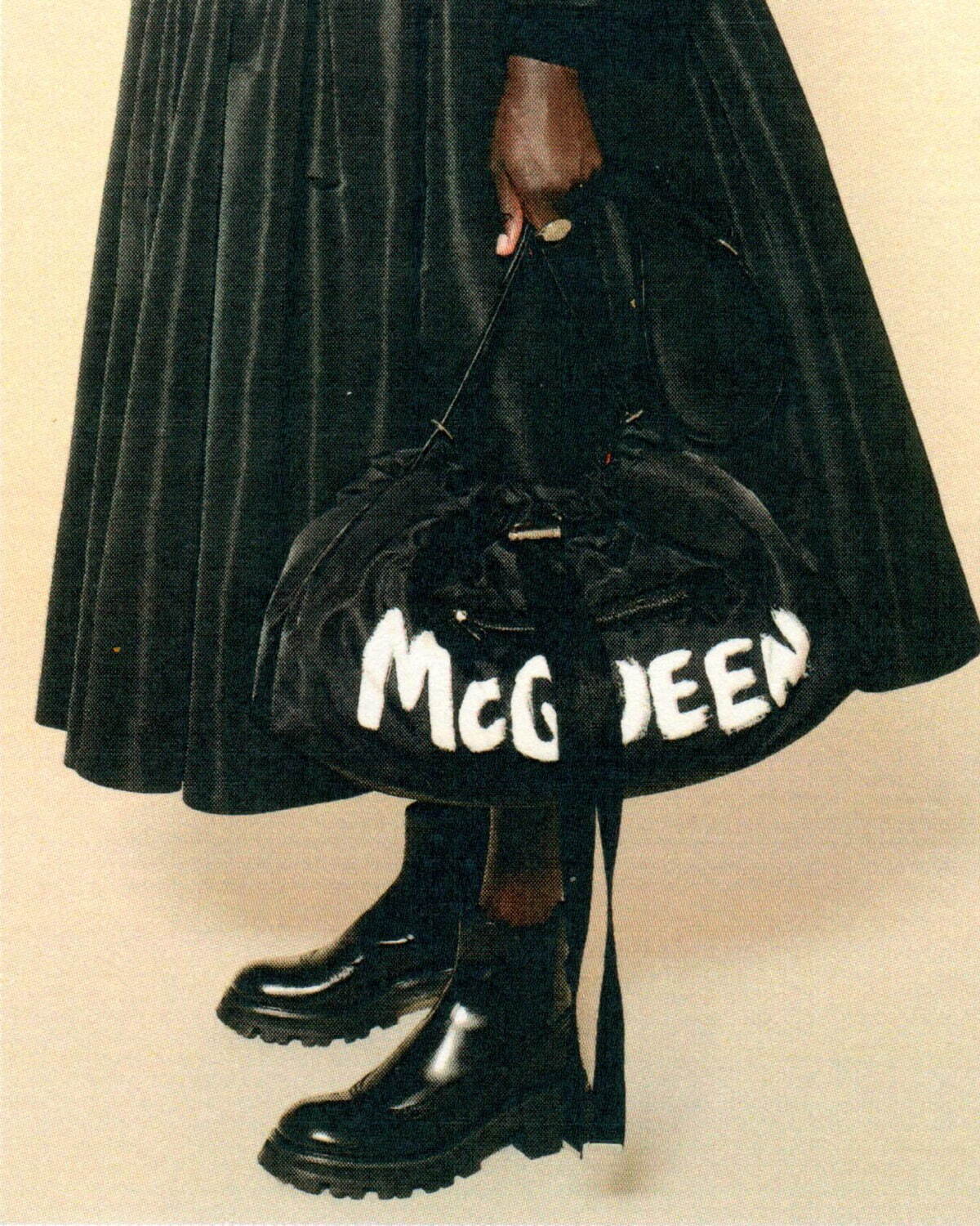 アレキサンダー・マックイーン「McQueen」グラフィティ入りウェア