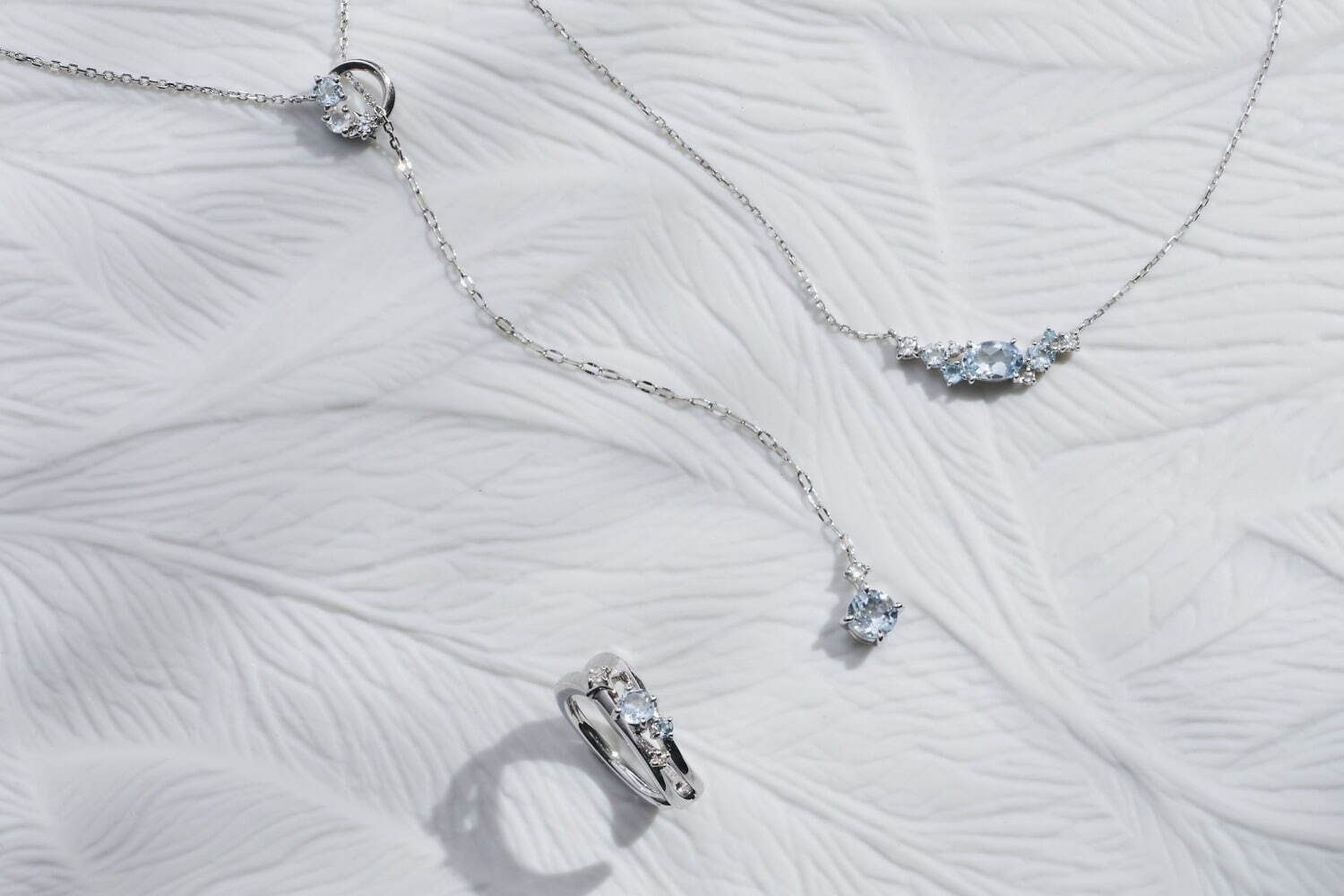 カナル 4℃“海”に着想を得た新作夏ジュエリー、様々な青のトパーズで豊かな海の表情を表現