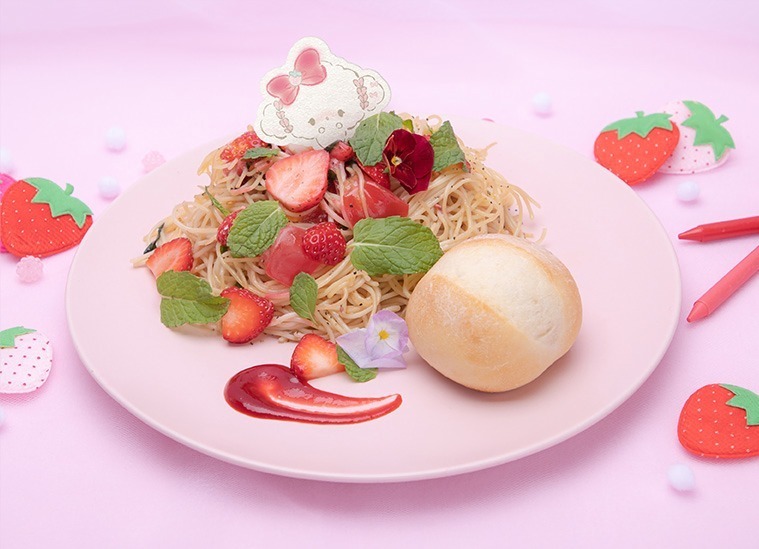 サンリオ こぎみゅん初恋カフェ 渋谷にオープン 甘酸っぱい初恋 イメージのふわふわ綿あめ苺パフェ ファッションプレス