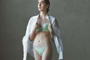 ワコール“心地よさ×洗練”を極める新ブランド「ユエ」“ドレスのように纏う”上品レースのブラ＆ショーツ