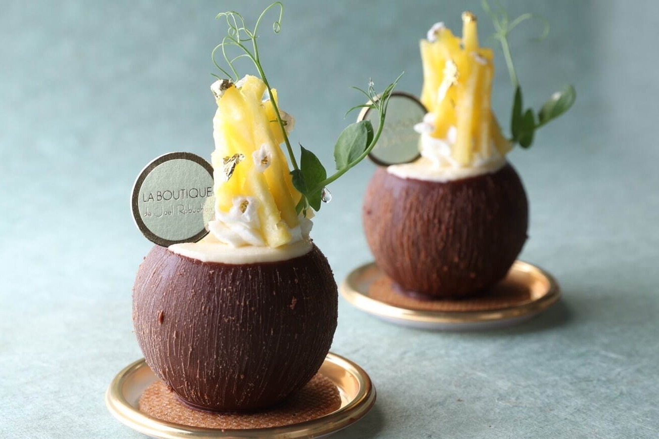 ラ ブティック ドゥ ジョエル・ロブションの夏限定スイーツ、チョコ作りの殻に入ったココナッツムース