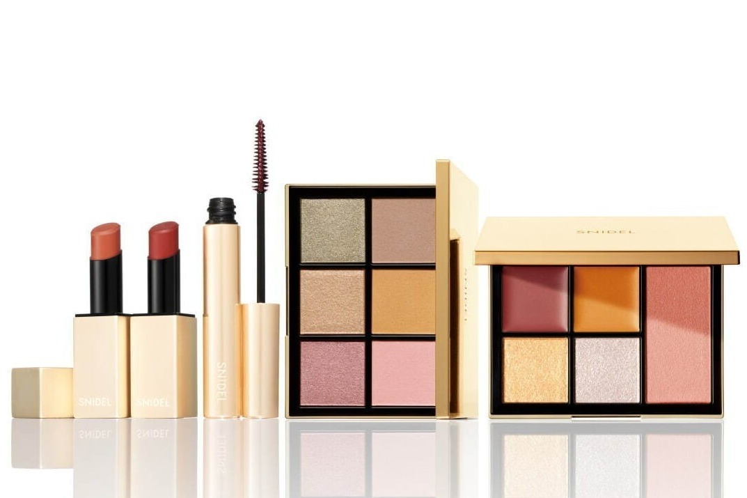 スナイデル ビューティ21年秋コスメ“美人見え”くすみカラーアイパレット＆“微発光”マットリップ