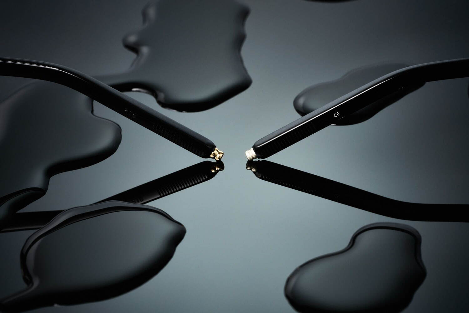 10 アイヴァン限定アイウェア“日本の墨”着想、艶消し漆黒のボリュームフレーム|写真5