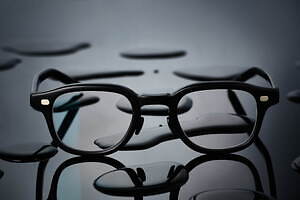 10 アイヴァン限定アイウェア“日本の墨”着想、艶消し漆黒のボリュームフレーム｜写真4