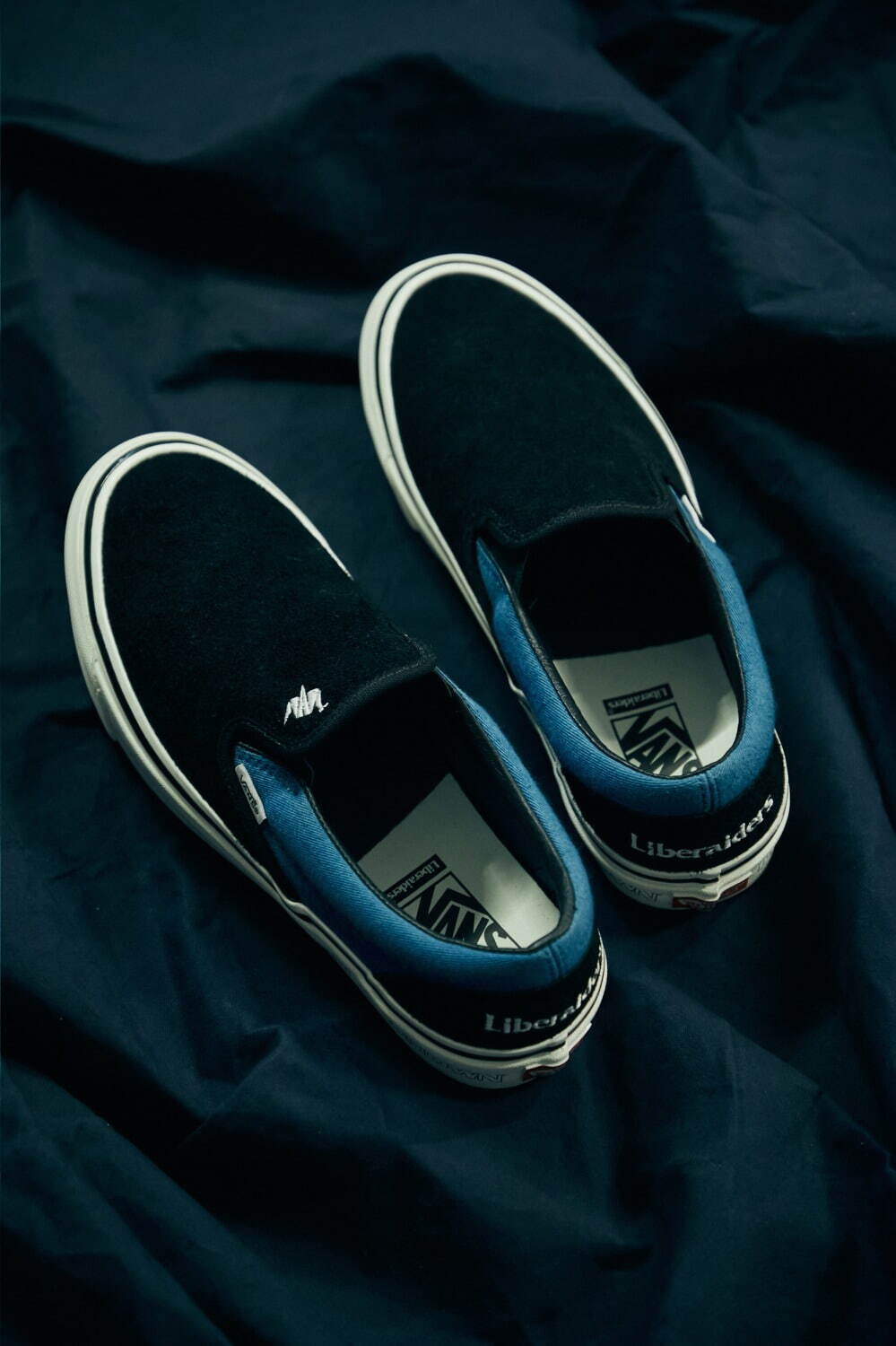 リベレイダース×VANS初のコラボスニーカー、“折鶴”刺繍のアッパーにロゴ入りクリアソール｜写真18