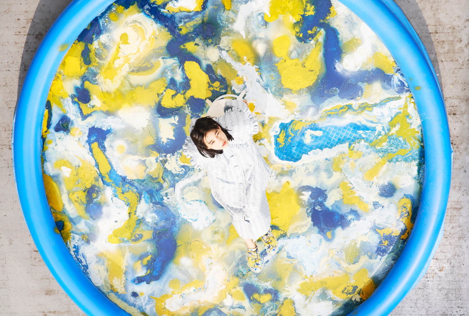 グラウンズ×のん“ぷっくりソール”スニーカー、マーブル柄の描き下ろしアートワークを転写｜写真9