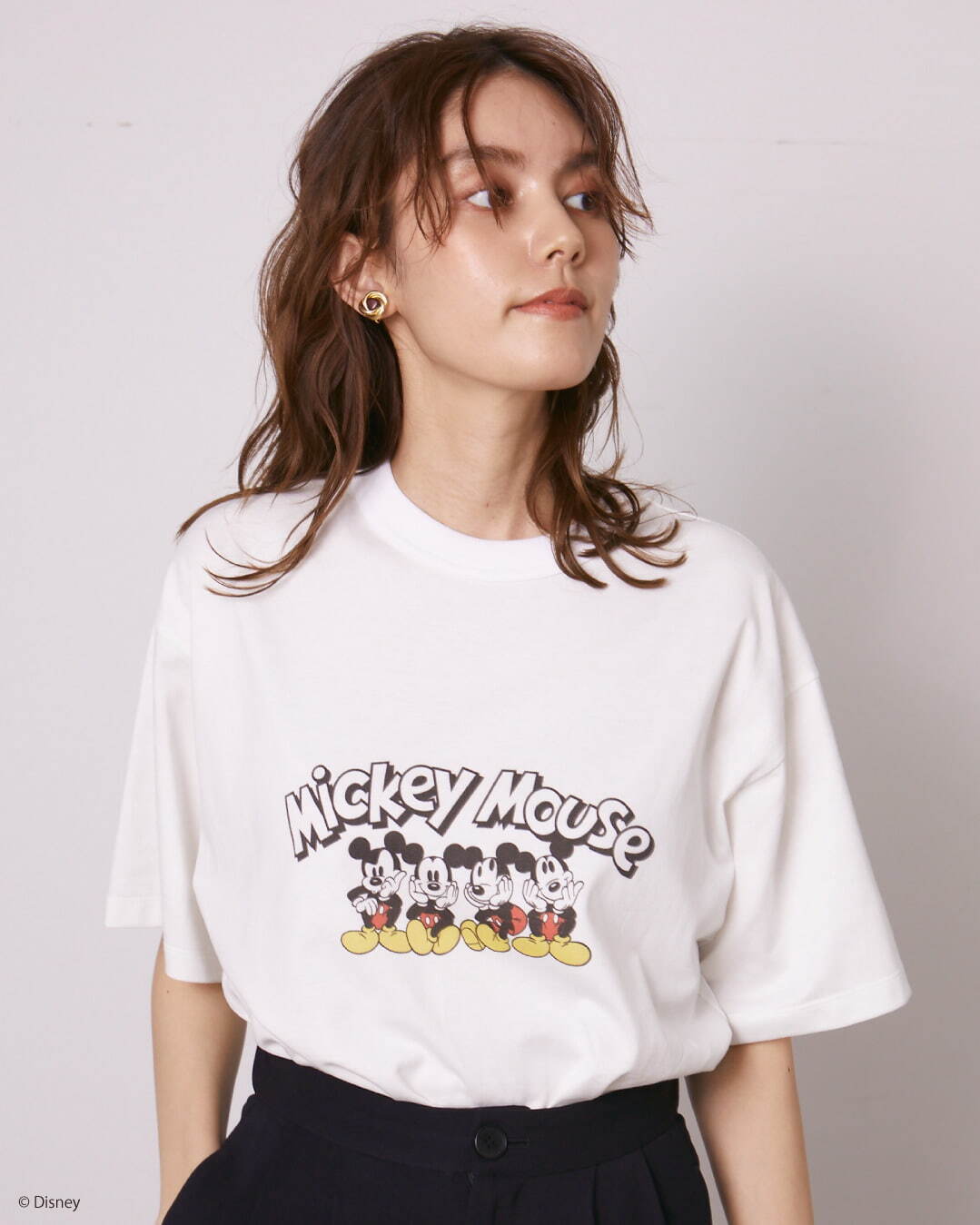 スナイデル ミッキー ミニー のtシャツ バッグ コミックデザインやデートを楽しむ姿をプリント ファッションプレス