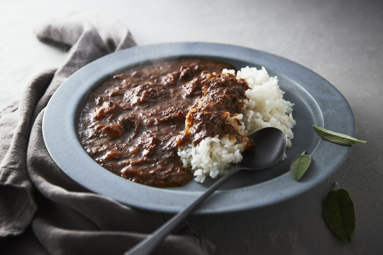 ご当地グルメ｜【数量限定300食】“ミシュラン1つ星レストラン”ラ・ルッチョラの「とろり濃厚な近江牛カレー」