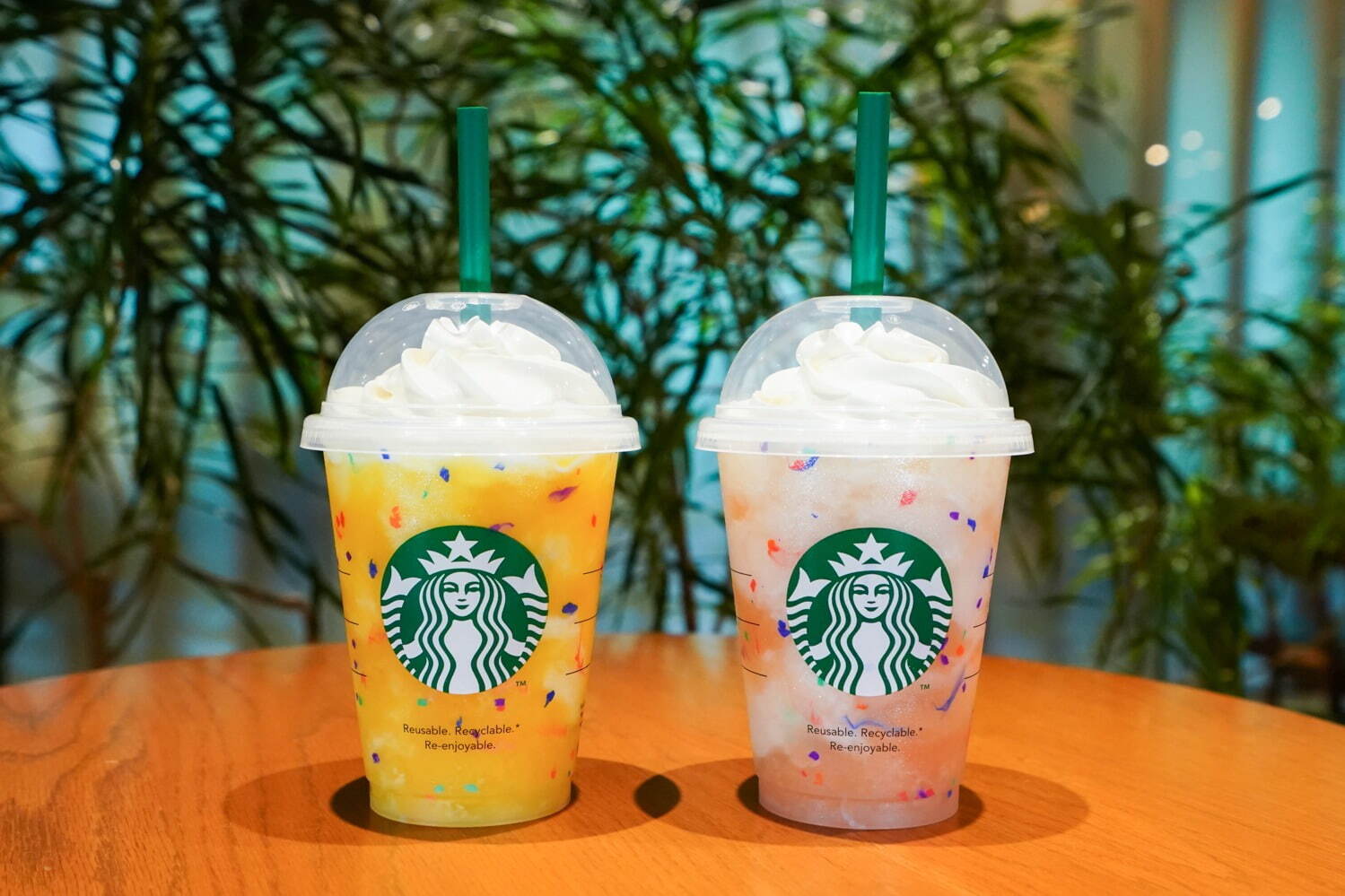 スターバックス(Starbucks) GO パイナップル フラペチーノ GO ピーチ フラペチーノ｜写真3
