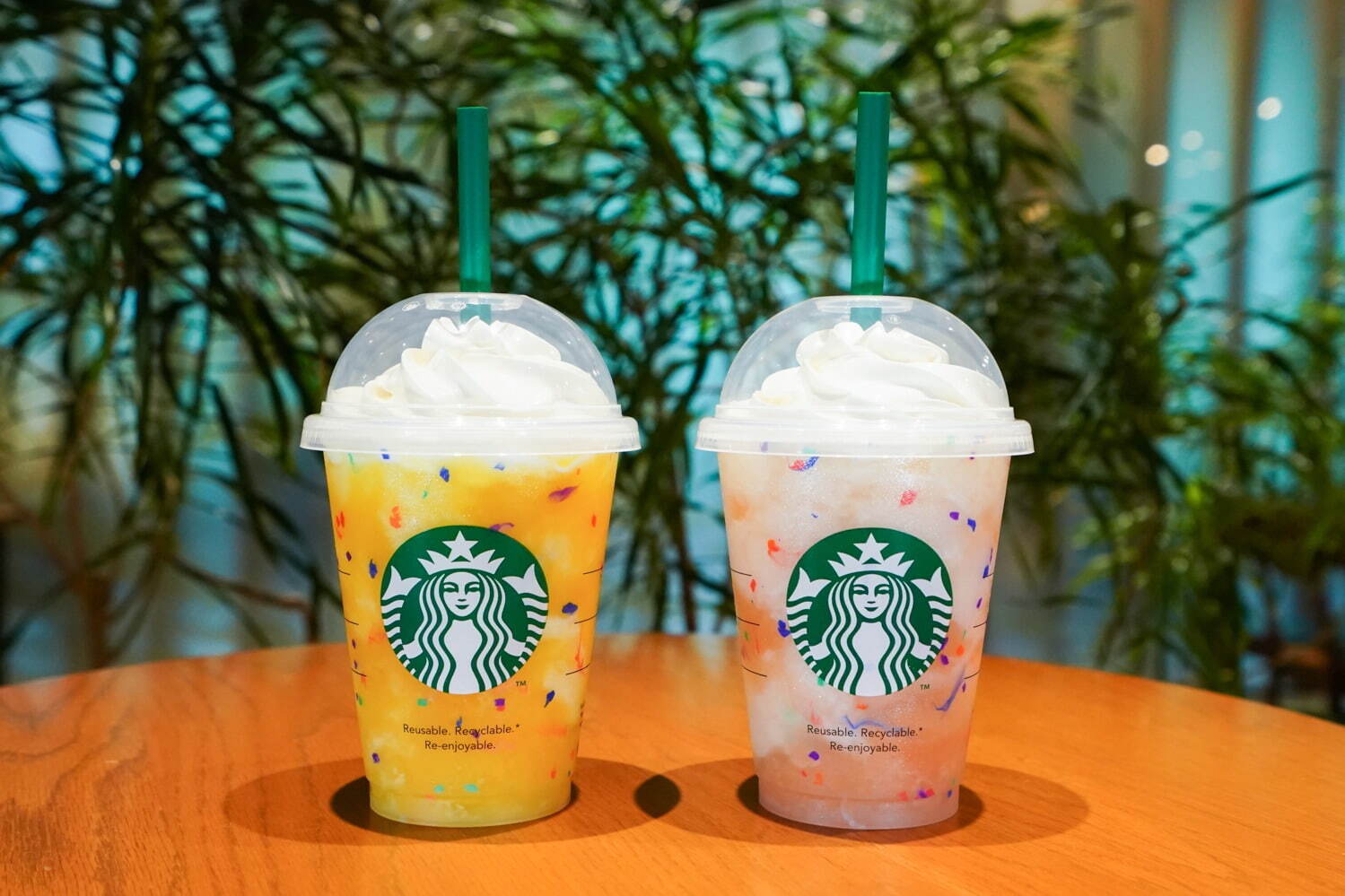 スターバックス(Starbucks Coffee) GO パイナップル フラペチーノ GO ピーチ フラペチーノ｜写真3