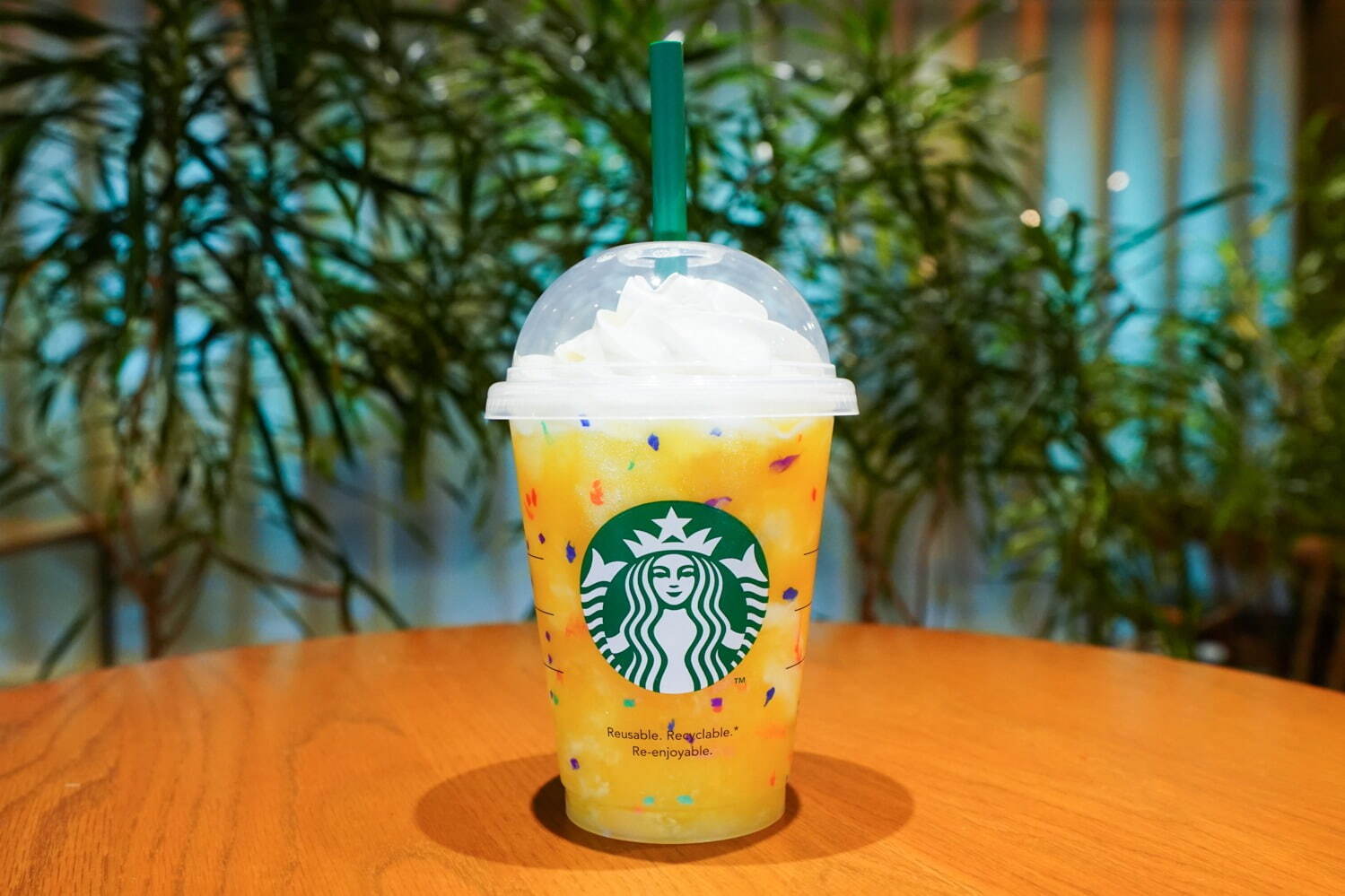 スターバックス(Starbucks Coffee) GO パイナップル フラペチーノ GO ピーチ フラペチーノ｜写真4