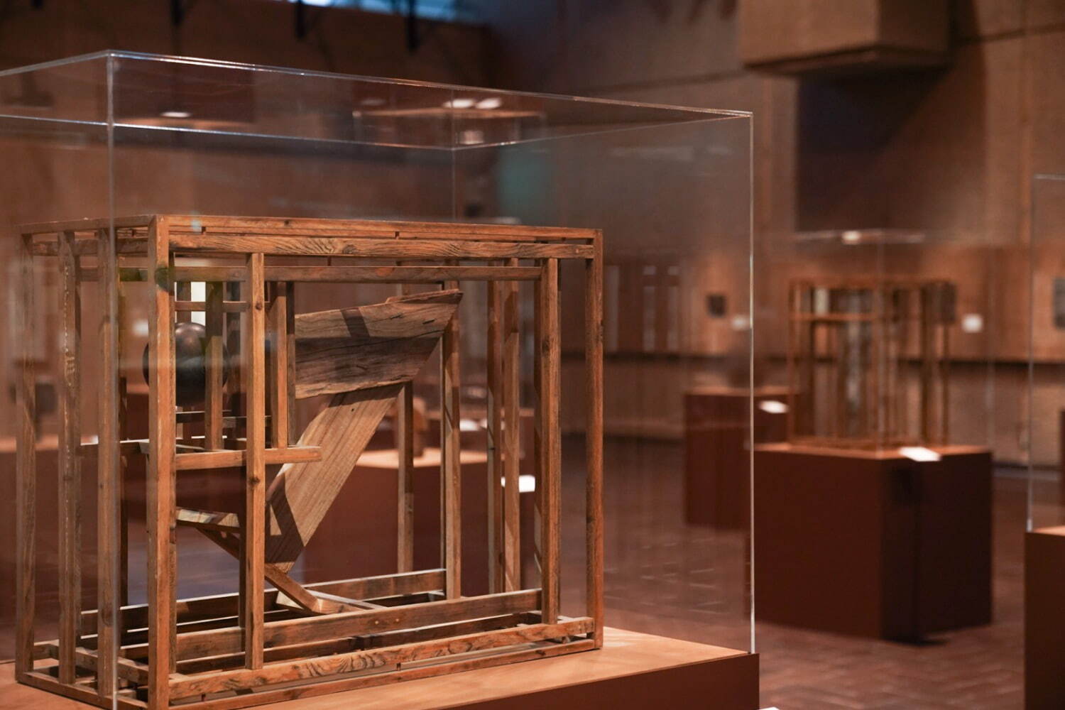 ズビニェク・セカル《球体と日本の矢のある箱》1989-92年 個人蔵