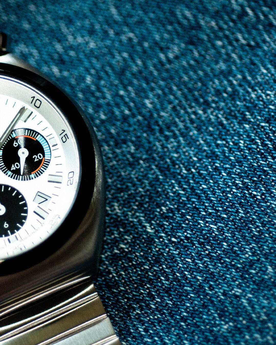 シチズンの腕時計“ツノクロノ”別注モデルがビームスから登場、クラシックなシルバー＆ゴールドで｜写真3