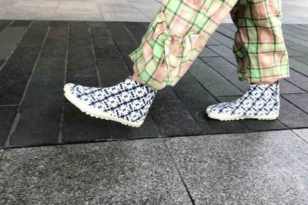 パピエ ティグルのグラフィック模様「足袋スニーカー」足袋スニーカー専門店ショップ タビジとコラボ