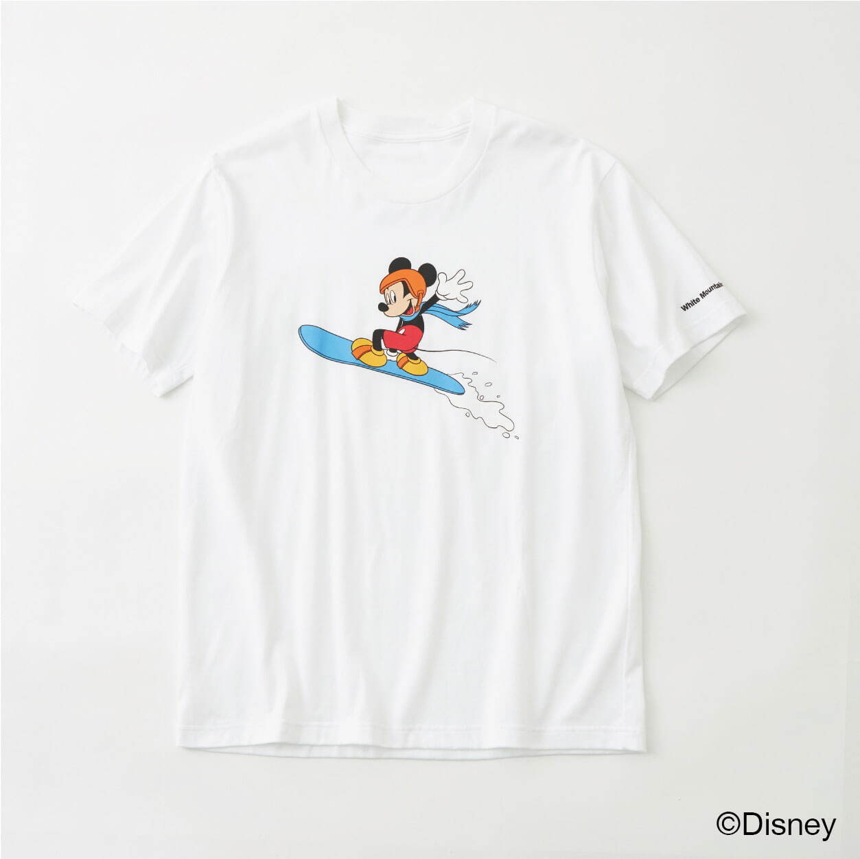 ホワイトマウンテニアリングのディズニーTシャツ＆フーディー、スノーボードを楽しむミッキーが主役｜写真2