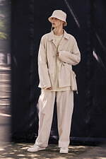 08サーカス 2022年春夏コレクション - ニュートラルな空気をまとう、凛とした佇まい｜写真3