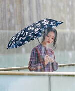 Wpc.の21年秋冬新作“ペイズリー柄＆花柄”の傘、“バックパックを守る”傘も｜写真2