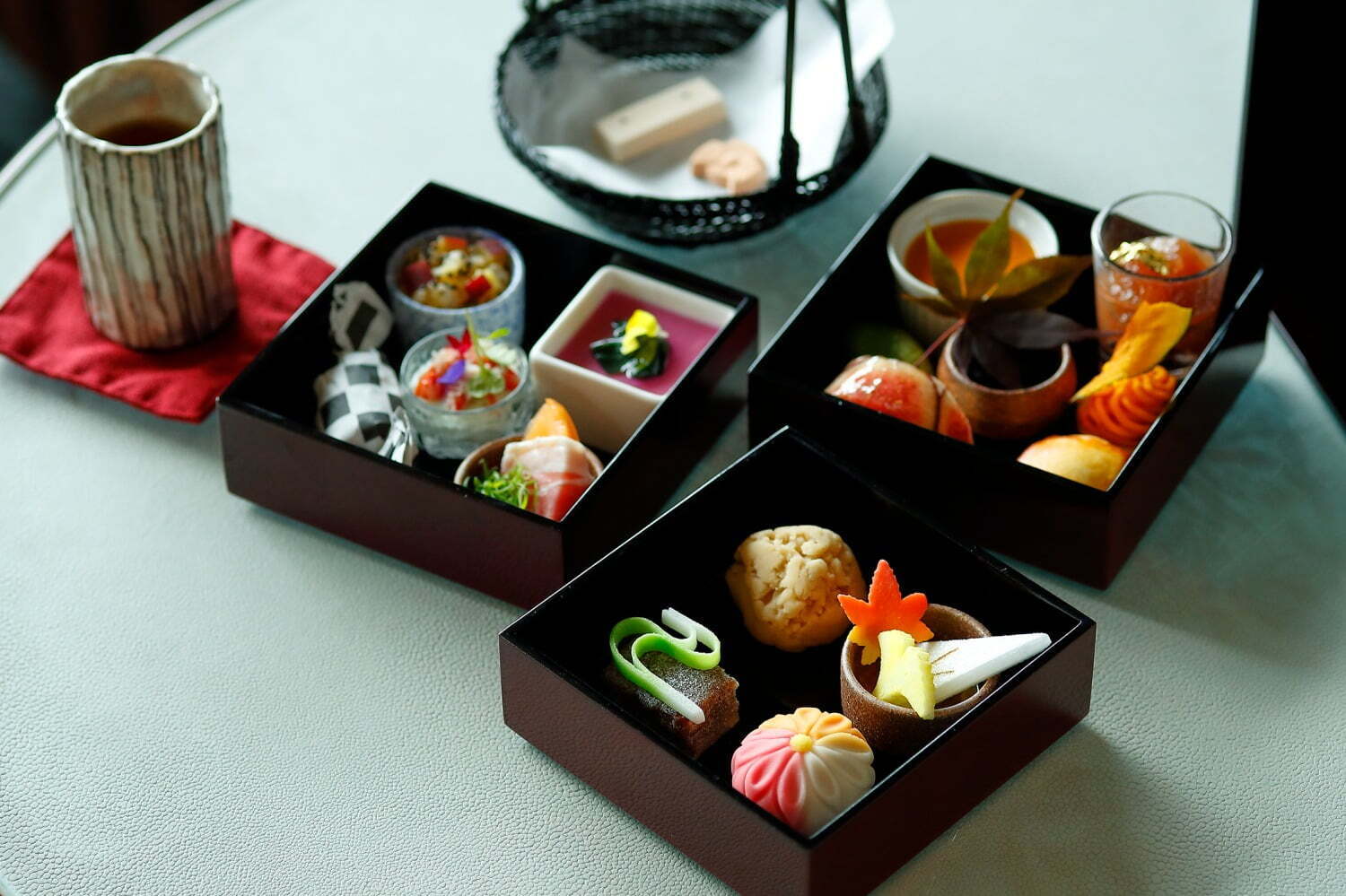 和菓子｜パレスホテル東京×金沢の名店・御菓子司「吉はし菓子所」アフタヌーンティー、秋の和菓子など三段重で